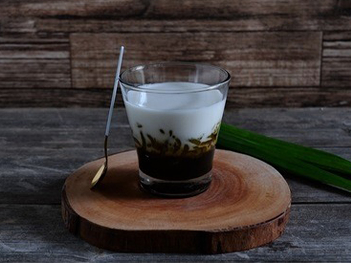 Es Dawet Dalgona yang resepnya bisa dicoba warga Solo untuk piihan unik takjil buka puasa. (FRISIANFLAG.COM)