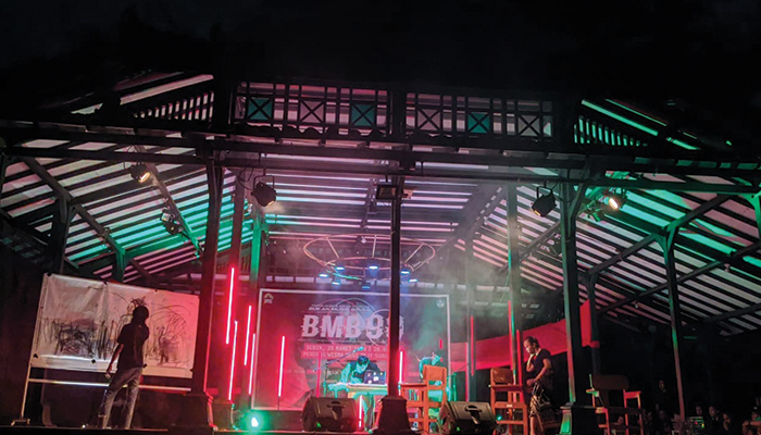 Penampilan Seakar dalam BMB edisi ke-98 di Taman Budaya Jawa Tengah.