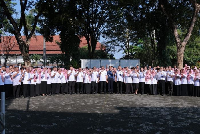 Ratusan PNS Karanganyar yang sudah terima SK Kenaikan Pangkat pada Rabu (27/3). (RUDI HARTONO/ RADAR SOLO)