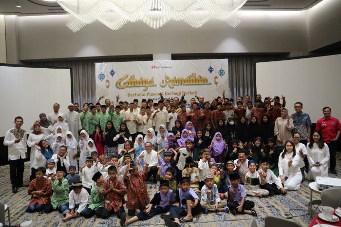 Swiss-Belhotel Solo menggelar acara berbuka puasa dan berbagi donasi bertema "Cahaya Ramadan" dengan 100 anak dari beberapa panti asuhan. (SWISS - BELHOTEL SOLO)