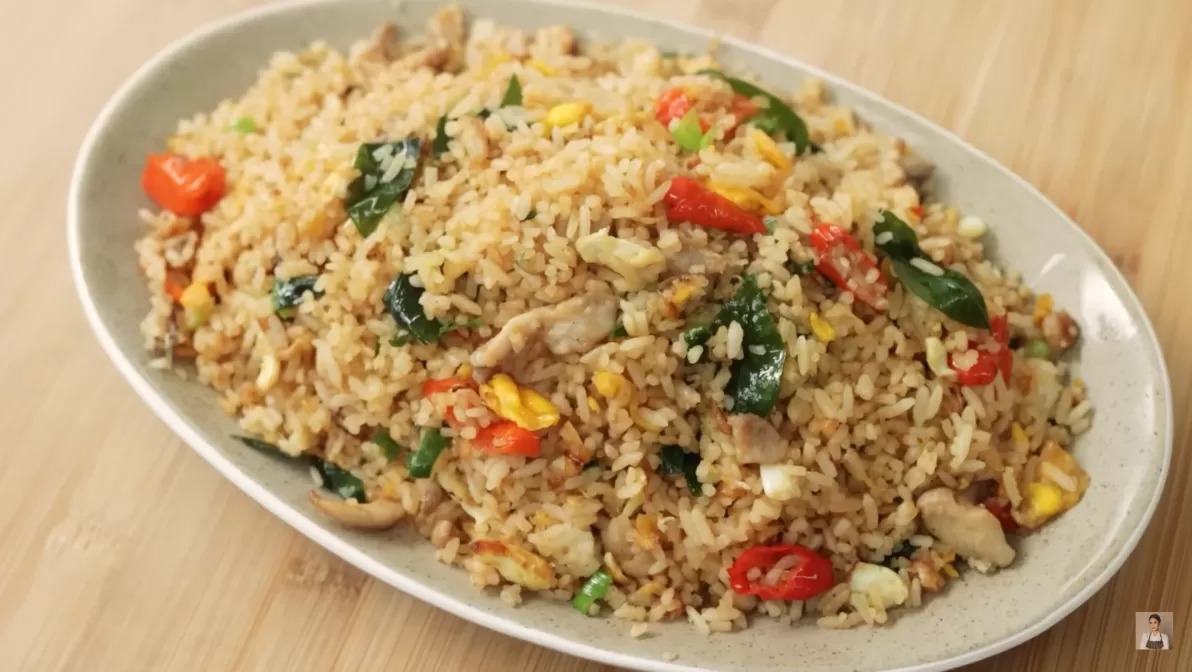 Ilustrasi nasi goreng sehat yang cocok jadi menu sahur warga Solo. (YOUTUBE DEVINA HERMAWAN)