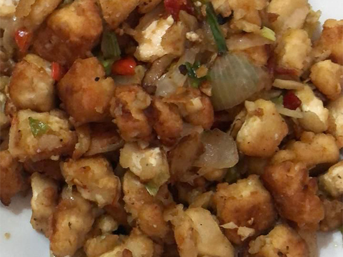 Tahu cabe garam yang teman nasi hangat saat buka puasa dan sahur. (DOK. PRIBADI/ ARSYA)