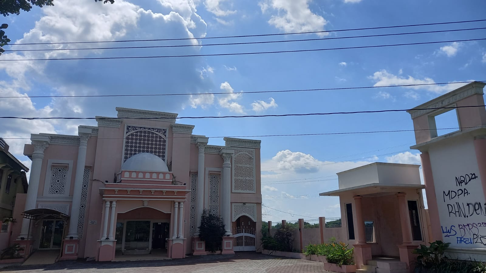 Klinik Husada Mulia yang konon dihuni berbagai makhluk halus dan misteri lainnya. (DOK. PRIBADI/ SISCA)