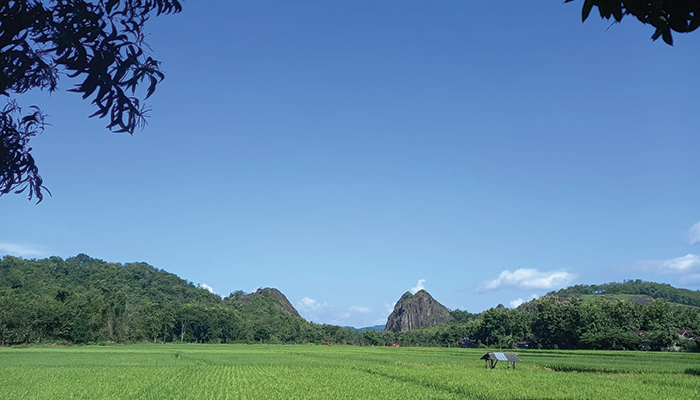 Pemandangan Gunung Sepikul Di Desa Tiyaran, Kecamatan Bulu, Kabupaten Sukoharjo.
