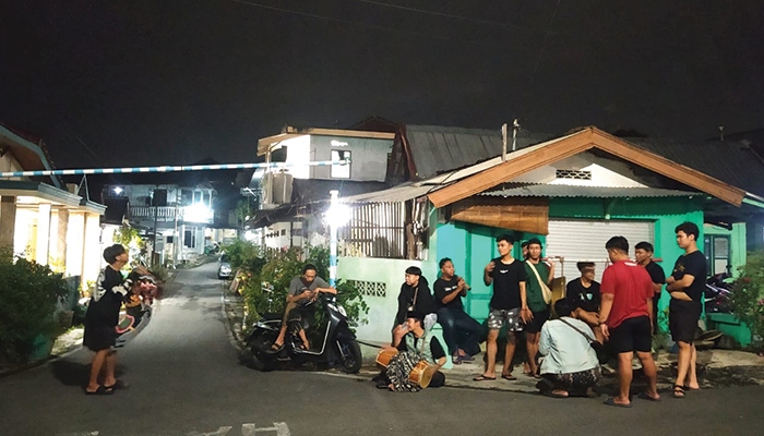 Mahasiswa ISI Surakarta bangunkan wahur warga Solo.