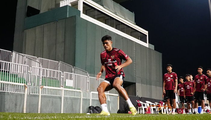 PEMANASAN: Ramadhan Sananta saat menjalani latihan taktikal bersama Timnas Indonesia, kemarin (4/4).