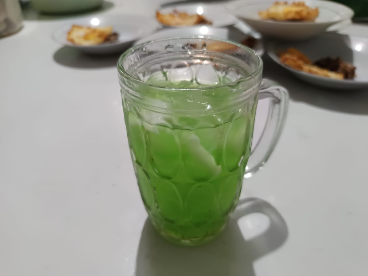 Es timun serut jeruk nipis yang siap gantikan cairan tubuh warga Solo saat buka puasa. (SOLOBALAPAN.COM)