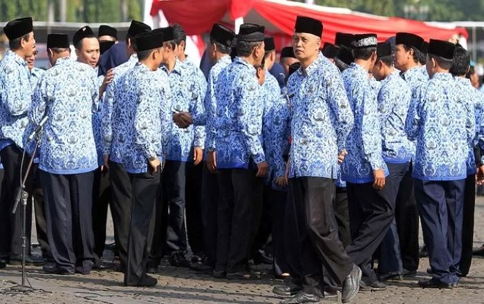 Ilustrasi aparatur sipil negara (ASN) saat apel di hari pertama usai libur Lebaran. (JAWAPOS.COM)