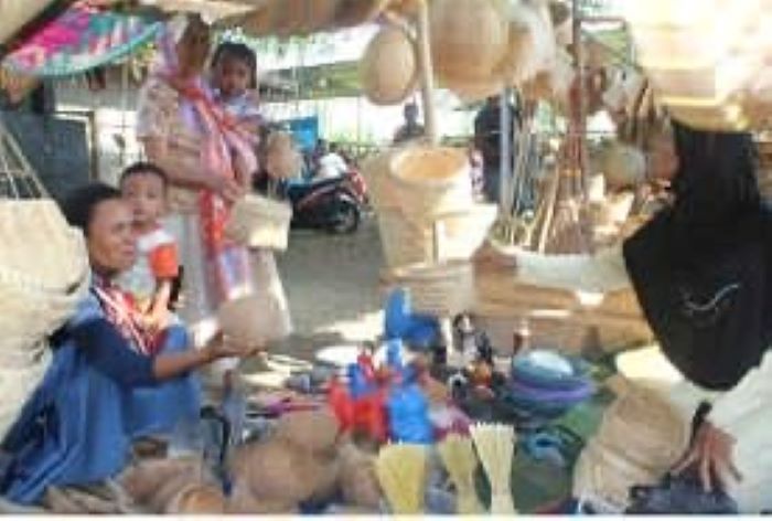 Transaksi jual beli pada Tradisi Pasar Tambak (DOK. PPID.SRAGENKAB.GO.ID)