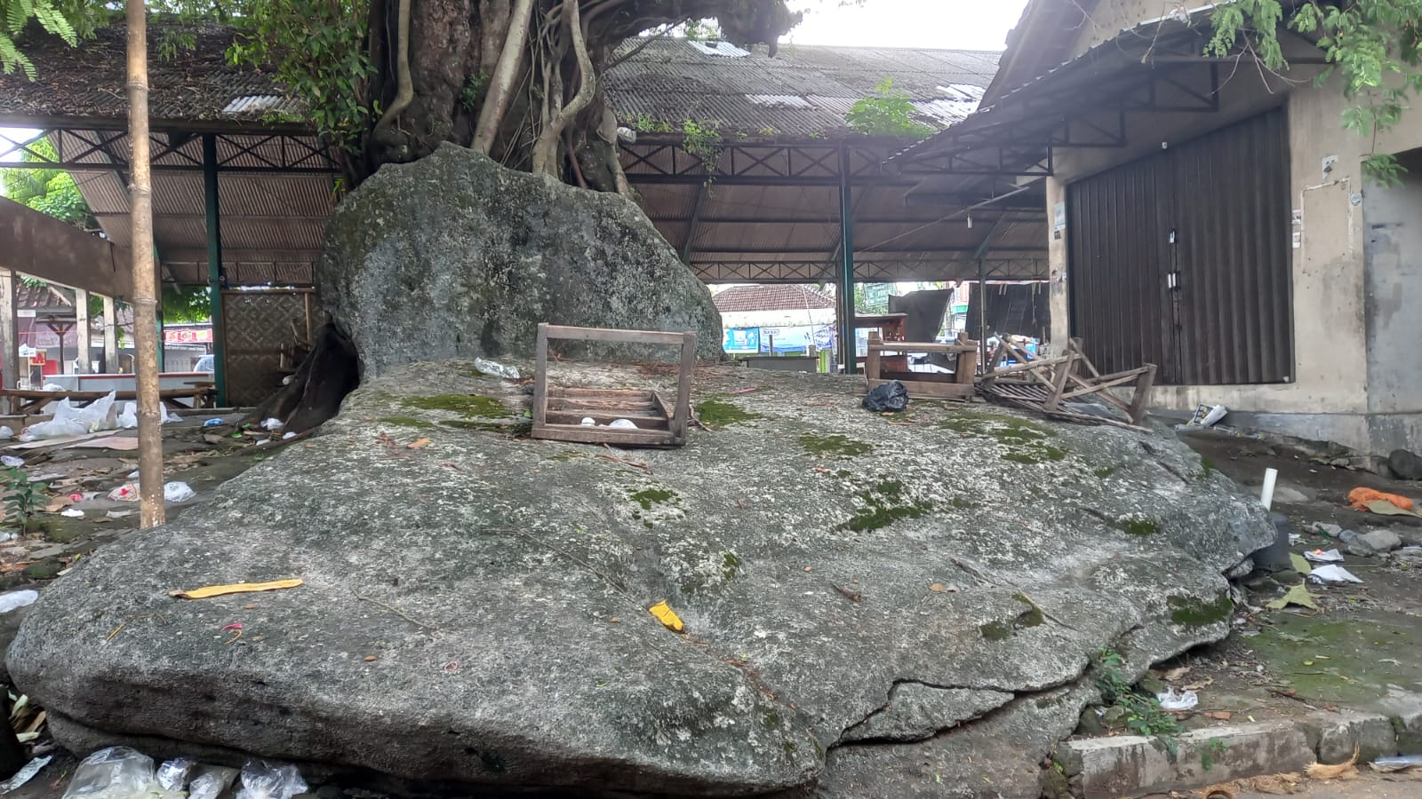 Situs Watukelir di Pasar Watukelir, kecamatan Weru, kabupaten Sukoharjo.