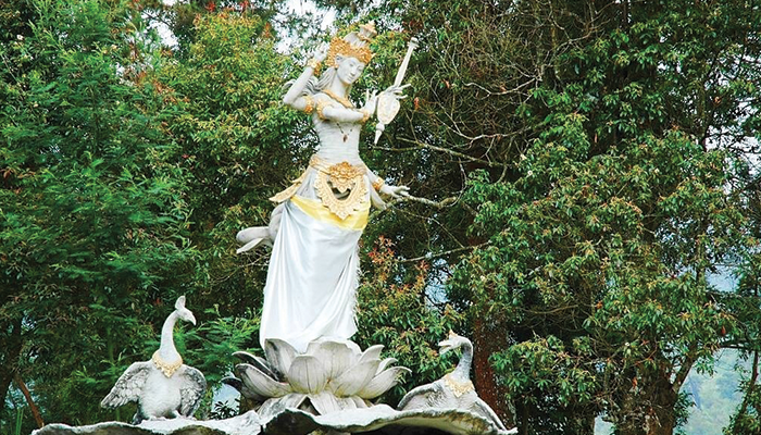 Puri Taman Saraswati.