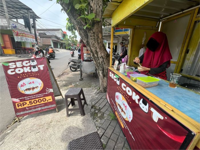 Salah satu outlet dari kuliner sego cokot. (DOK. PRIBADI/ NORA)