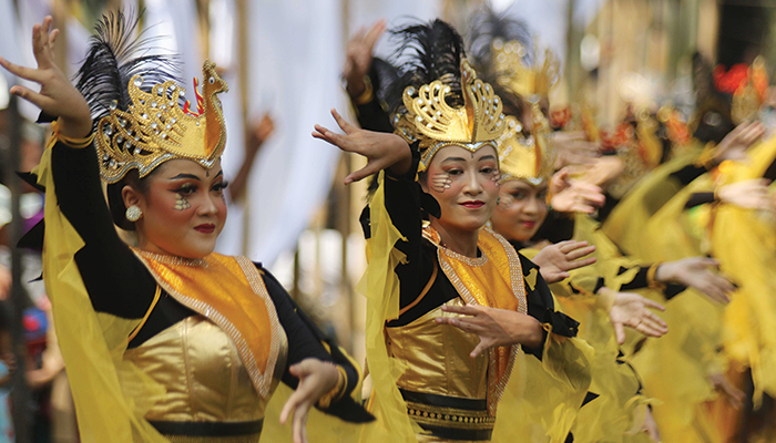 Persembahan Hari Tari di Taman Sriwedari Solo.