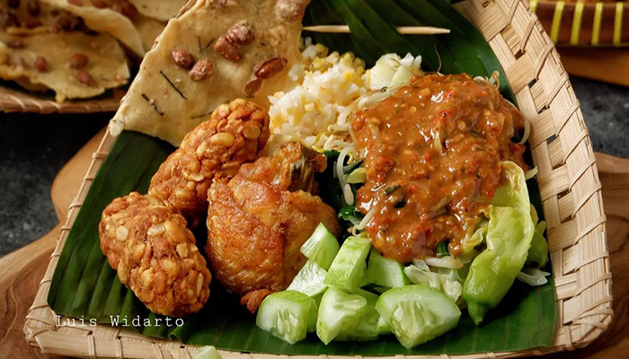 Nasi pecel hidangan sederhana namun menggugah selera