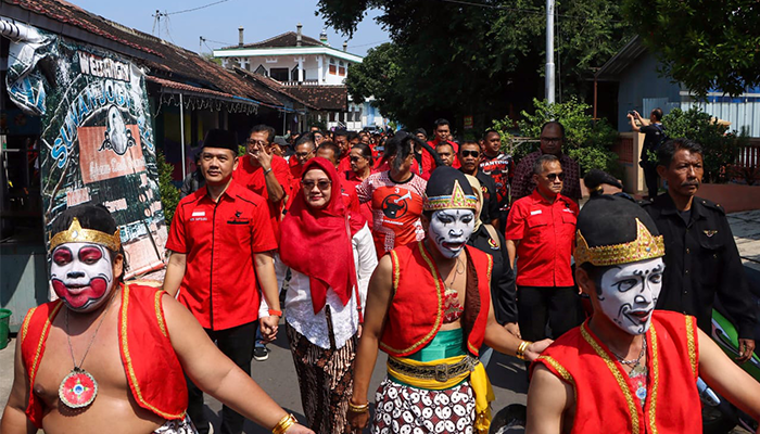 Her Suprabu ketika diantar oleh ratusan kader PDIP