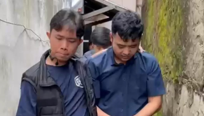 Ahmad Arif dan sang adik Aditya Taufiqurrahman jadi tersangka kasus mayat dalam koper di Bekasi.