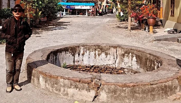 Sumur Kawak,sumur yang berada di tengah jalan Desa Taraman, Kecamatan Sidoharjo, Kabupaten Sragen
