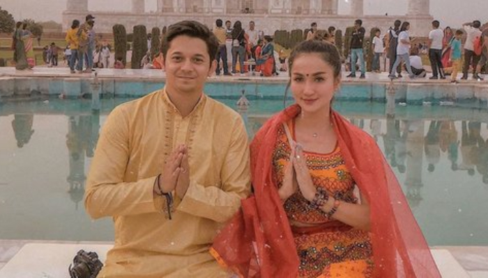 Tengku Dewi Putri dapat laporan soal perselingkuhan Andrew Andika, suaminya.