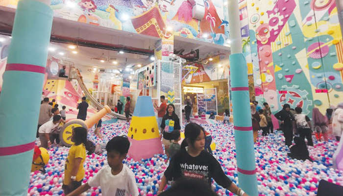 Suasana Playground Playtopia di Pakuwon Mall Solo.