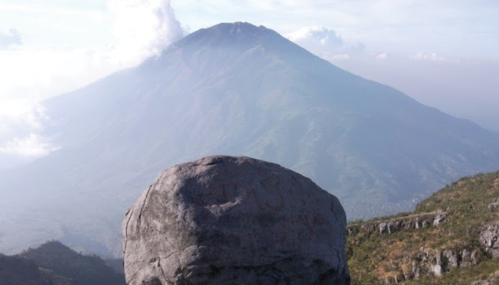 Pesona kecantikan alam di watu gajah Boyolali.