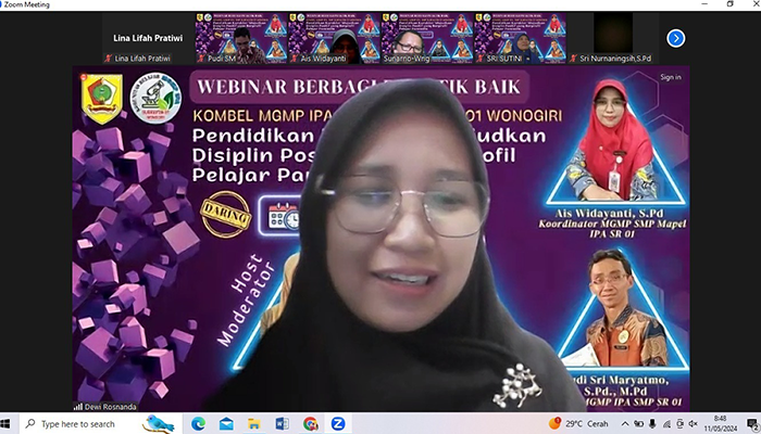 Narasumber Dewi Rosnanda menyampikan materi.