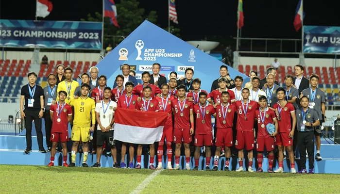 Momen saat Timnas Indonesia keluar sebagai runner-up Piala AFF U-23, seusai kalah adu penalti 6-5 (0-0) dari Vietnam.
