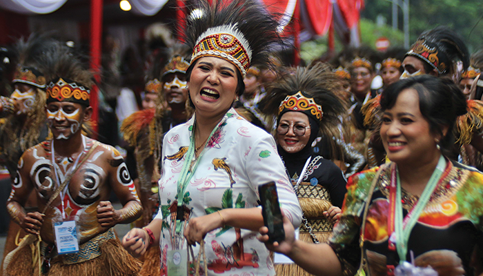 Parade mobil hias dalam HUT ke-44 Dekranas di Kota Solo.