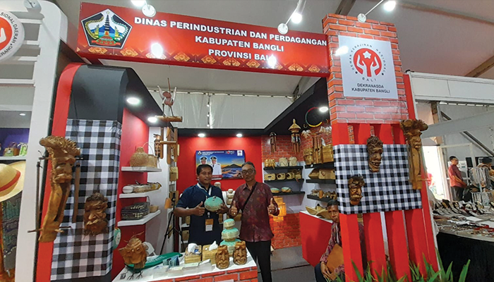 Menilik Kerajinan Khas Pulau Dewata dan Banyuwangi, Bawa Potensi Pernak-Pernik Unggulan Wisata.