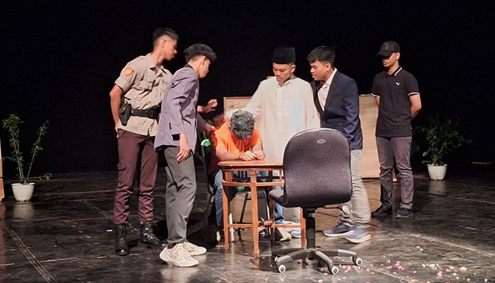 Aksi siswa SMAS IT Nurhidayah dalam mementaskan drama terkait P5
