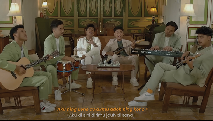 Grup band Aftershine dalam Official Video Kalah 2.