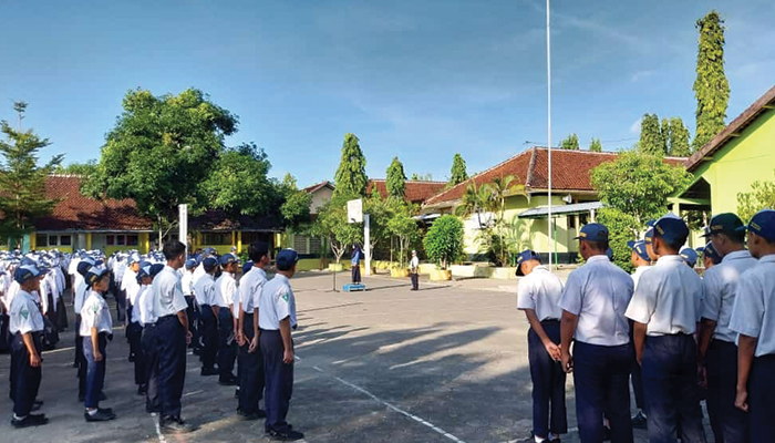 Upacara Peringatan Hari Kebangkitan Nasional dan Hari Jadi Wonogiri Ke-283 di SMP N 2 GIRITONTRO dengan Upacara Bendera.