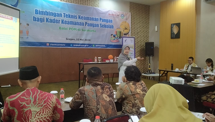 Sri Sayekti, Kepala Sekolah SD Muhammadiyah 1 Solo saat jadi narasumber bimtek Keamanan Pangan Sekolah