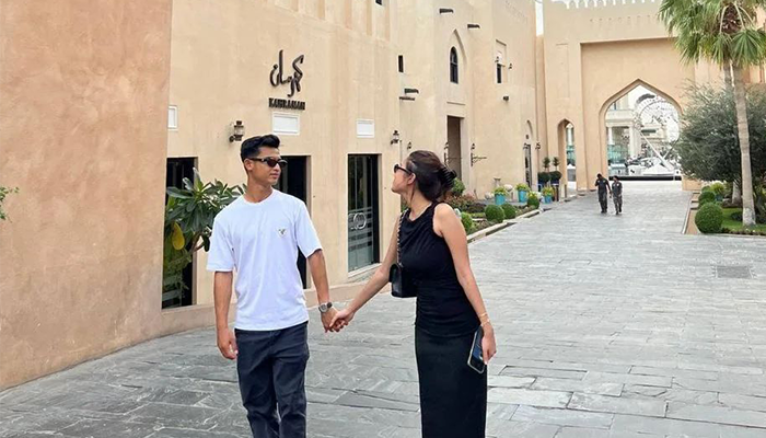 Potret Arhan bersama istrinya, Azizah Salsha.