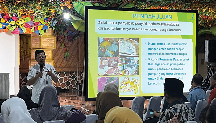 Termasuk di Kota Solo, program Zona KHAS dijalankan sesuai kebijakan pengembangan ekonomi syariah Bank Indonesia.