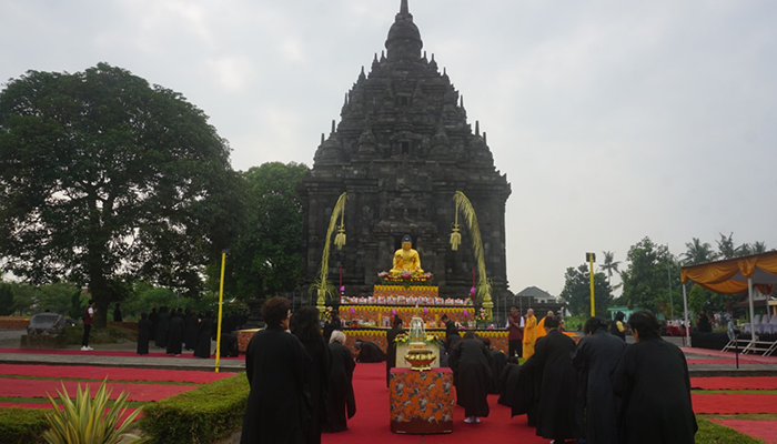 Rangkaian Hari Raya Waisak di Taman Wisata Candi Sojiwan, Desa Kebondalem Kidul,Prambanan, Klaten, Kamis (23/5)