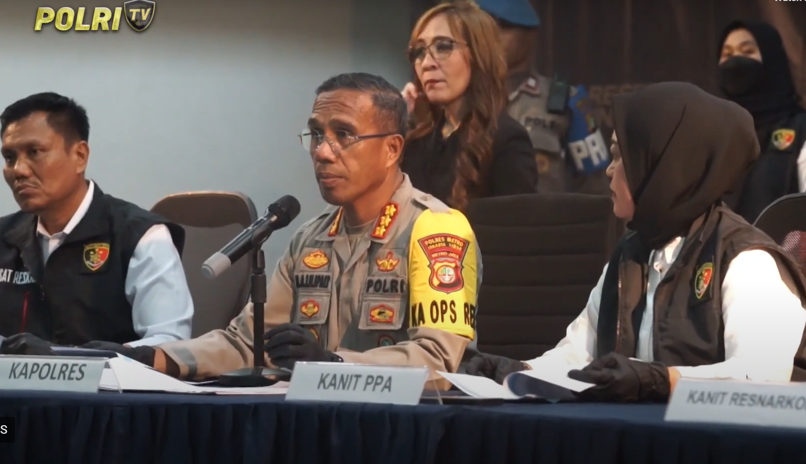 Kombes Pol Nicolas Ary Lilipaly, selaku Kapolres Metro Jakarta Timur ungkap kasus ibu rekam anaknya saat disetubuhi pacar.
