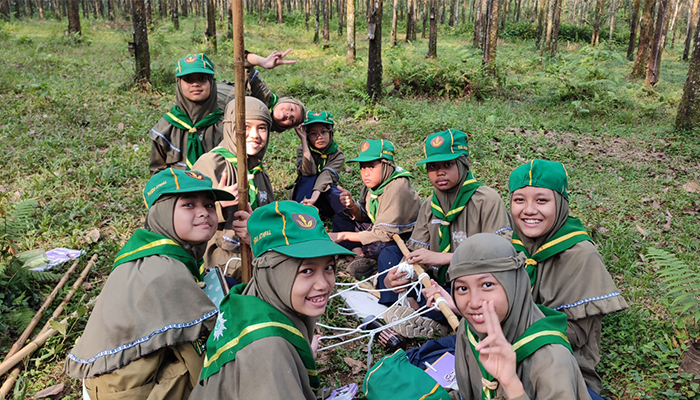 Para siswa semangat mengikuti kegiatan berkemah. (SD Muhammadiyah PK Kottabarat)
