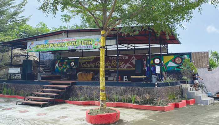 Destinasi wisata Batu Putih di Bayat Klaten.