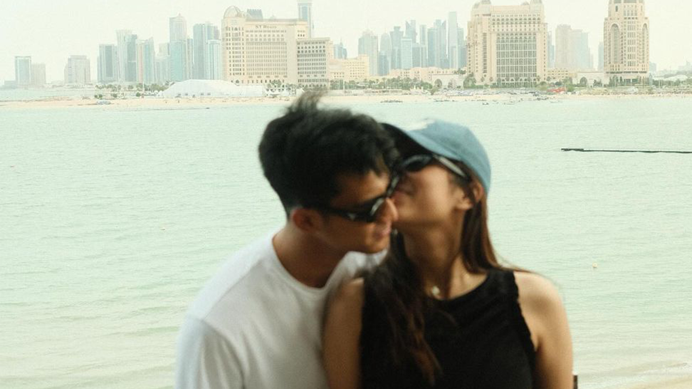 Potret kemesraan Pratama Arhan dan istrinya, Azizah Salsha.