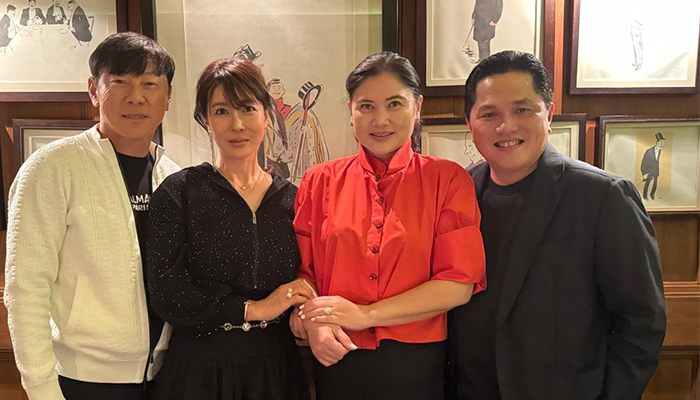 Potret Erick Thohir dan Shin Tae-yong bersama sang istri.