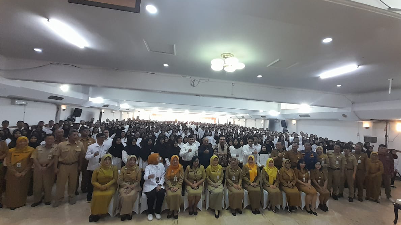 Pengukuhan ratusan Aparatur Sipil Negara (ASN) Pegawai Pemerintah dengan Perjanjian Kerja (PPPK) di Gedung Graha Wisata Niaga, Senin (27/5).