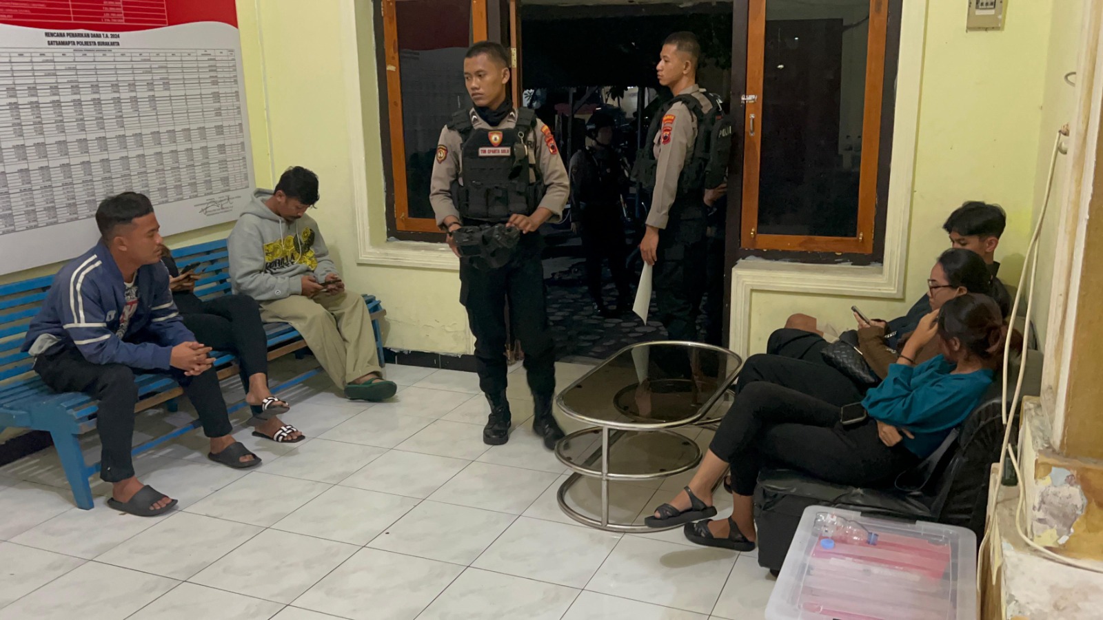 Pelaku pesta miras saat ditangkap  Polresta Surakarta.