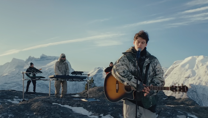 Alan Walker, Putri Ariani, Peder Elias - Who I Am (Restrung Performance Video).