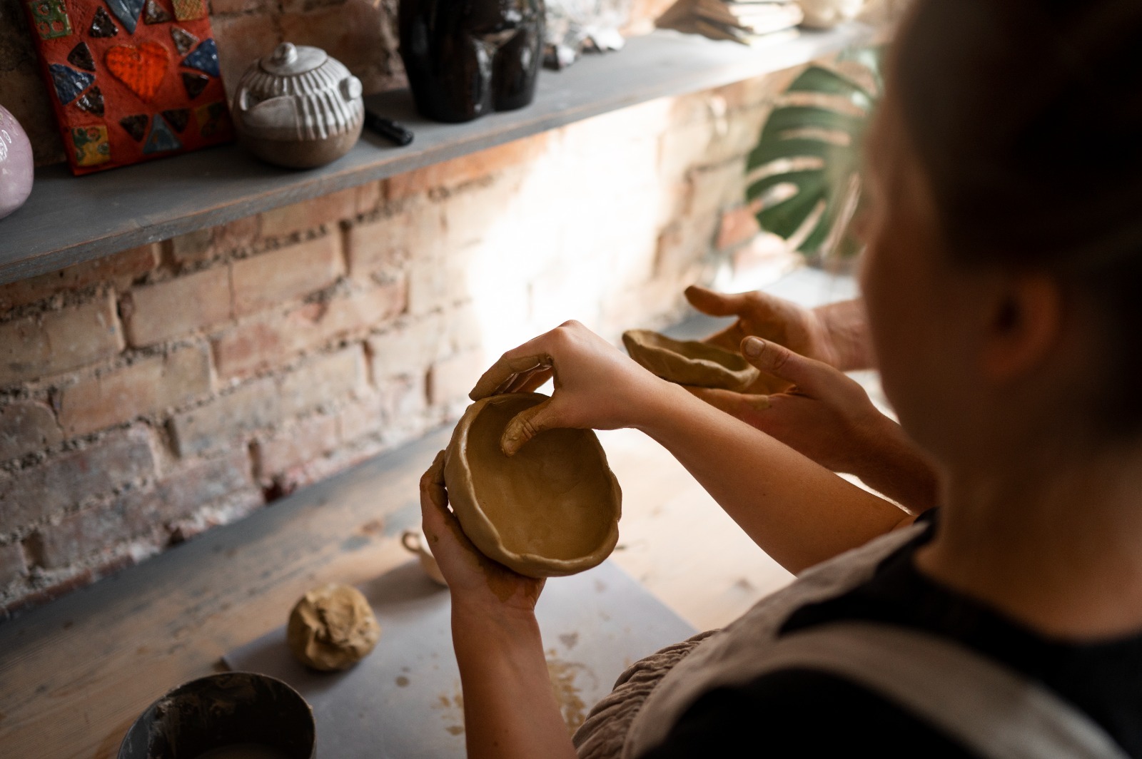 Pottery Class di Kisma Ceramic.