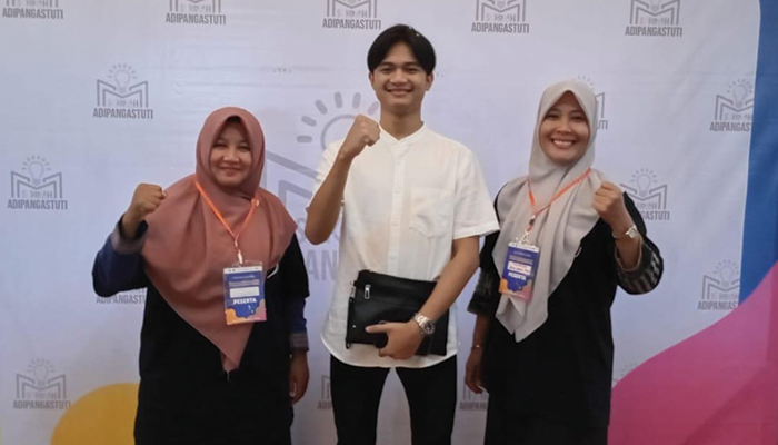 Dua Guru SMA Muhammadiyah 1 Surakarta Ikuti Pelatihan Sekolah Adipangastuti di Semarang.