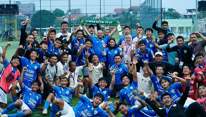 Momen perayaan pemain dan staff Persikas Subang.