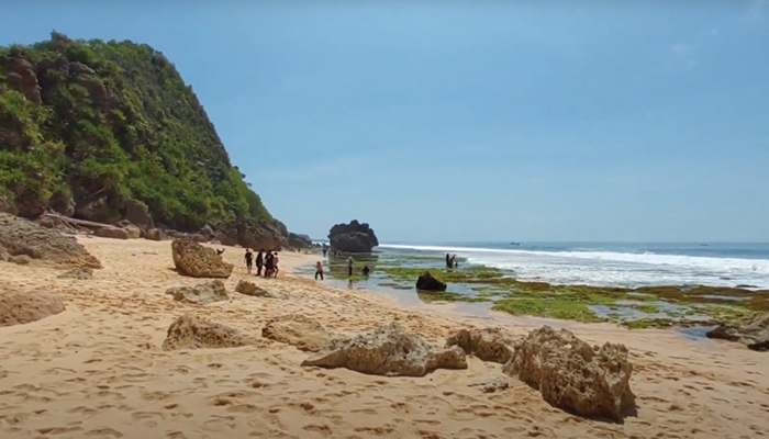 Pantai Karang Payung di Wonogiri Jawa Tengah.