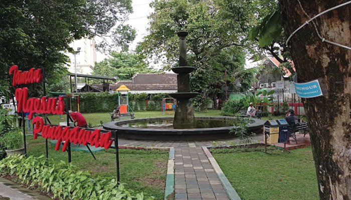 Taman Ngesus Punggawan hanya 1KM dari Stasiun Solo Balapan.