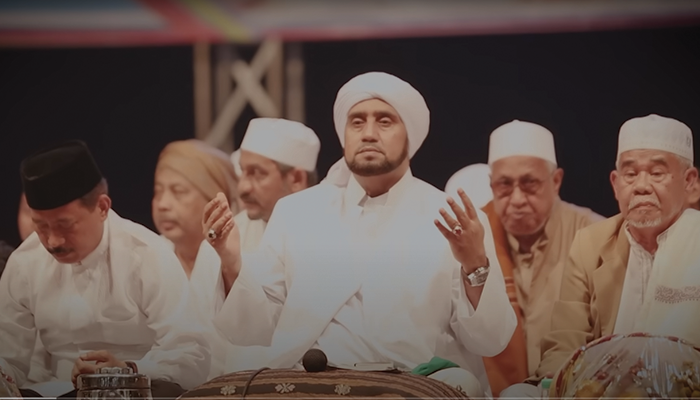 Habib Syech Bin Abdul Qadir Assegaf - Ya Hanana (Official Music Video).