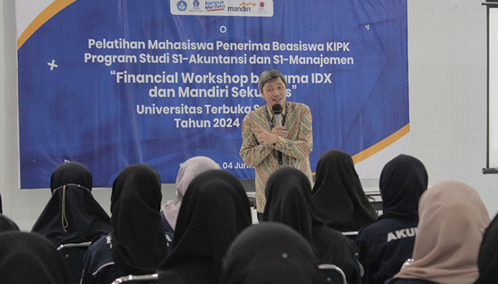 Menggandeng Bursa Efek dll, 122 mhs UT Surakarta program beasiswa disiapkan memasuki dunia kerja.